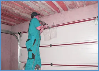 Houston United Garage Door Houston, TX 713-936-2822 - door-maintaince-15-05m